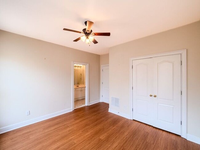 Building Photo - 12872 Waterside Dr