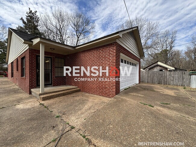 Building Photo - 2512 Courtney Dr