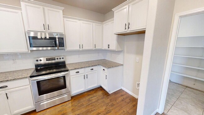 Building Photo - "Spacious 4-Bedroom Killeen Gem with Elega...