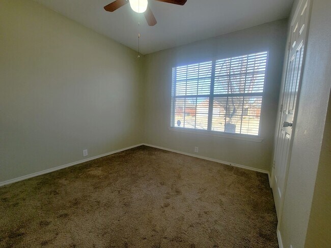 Building Photo - 1319 Periwinkle Dr