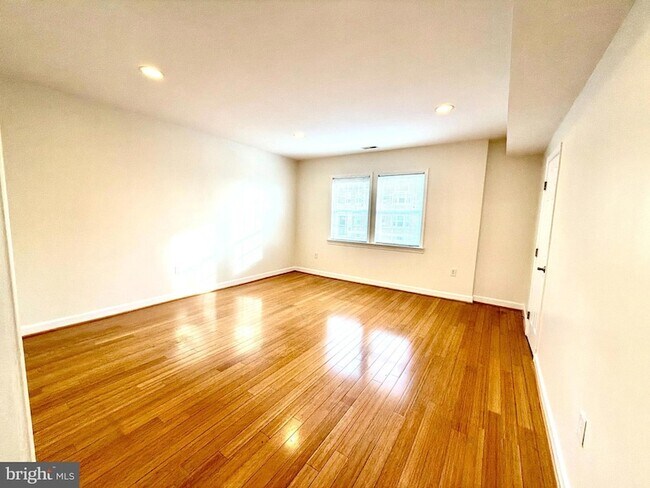 Building Photo - 937 Randolph St NW