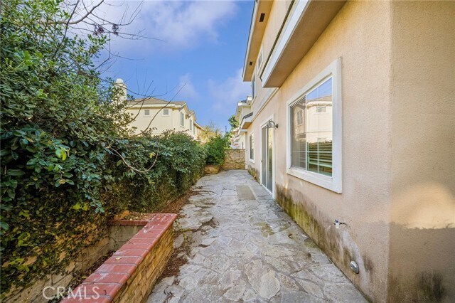 Building Photo - 527 S 5th Ave