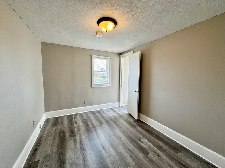 Building Photo - 1591 Bauer Blvd