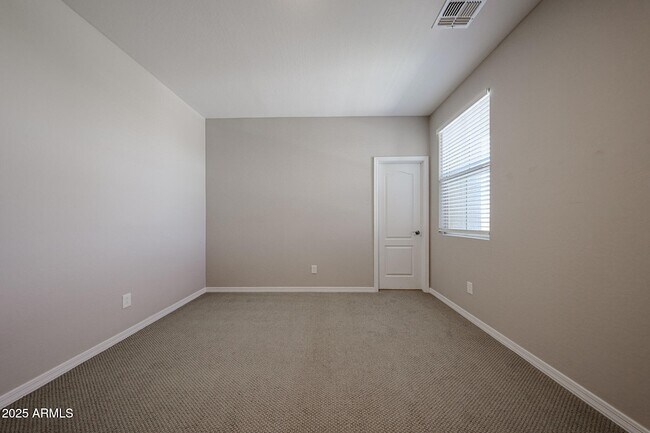 Building Photo - 3813 E Branham Ln