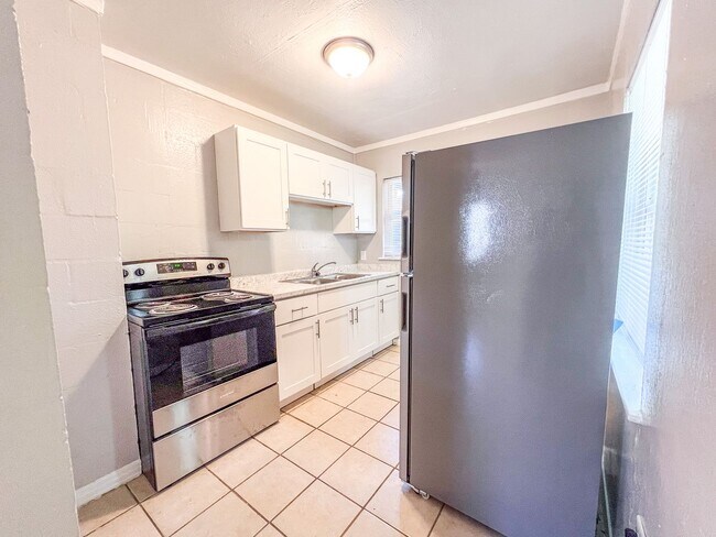 Building Photo - Nylic 14