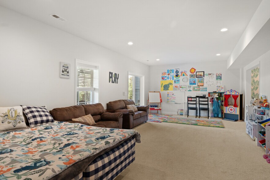 Building Photo - 840 Jefferson Cir