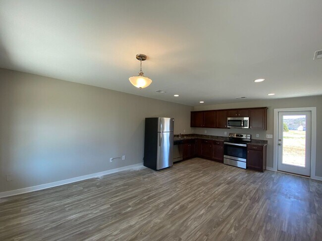 Building Photo - Gorgeous Home for Rent in Talladega, AL! A...