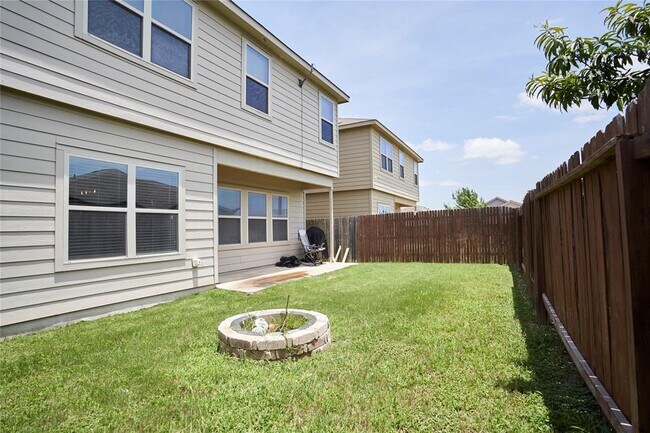 Building Photo - 105 Comet Dr