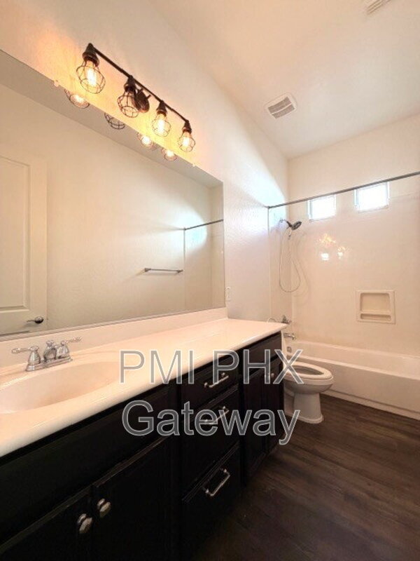 Building Photo - 2685 E Ebony Dr