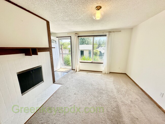 Building Photo - Awesome 2-Bedroom Condo Near Multnomah Vil...