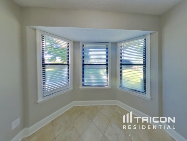 Building Photo - 2435 Burns Dr