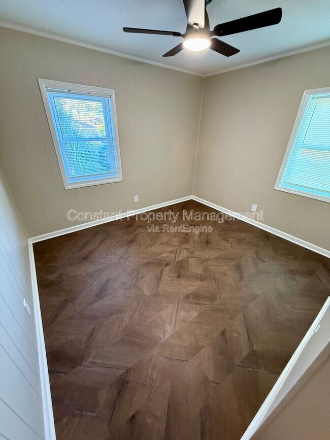 Building Photo - 2516 Medford Pl