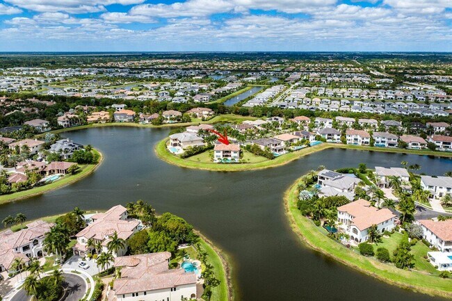 Building Photo - 17511 Cadena Dr