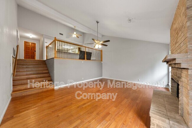 Building Photo - 13906 N Hills Village Dr