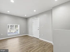 Building Photo - 2429 Barclay St