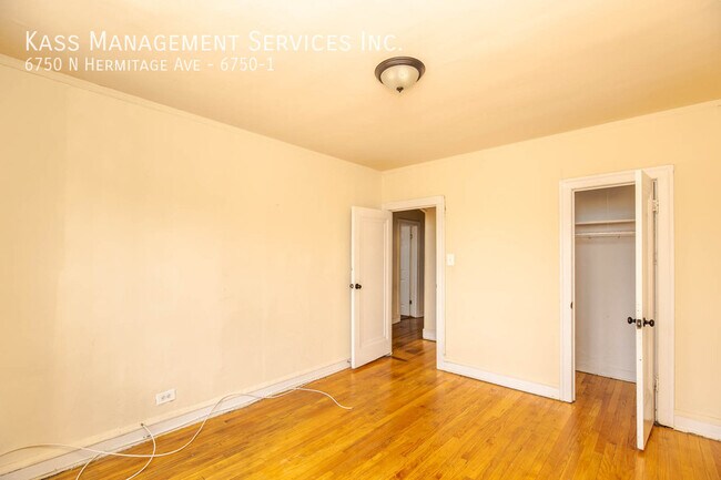 Building Photo - 6750 N Hermitage Ave