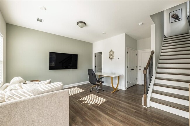 Building Photo - 313 Skylar Way SE