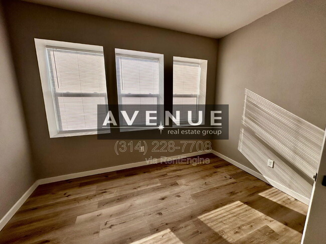 Building Photo - 5931 Maple Ave