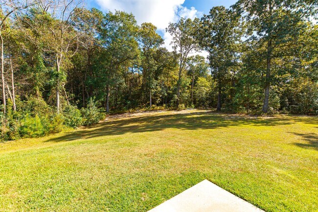 Building Photo - MOVE-IN READY