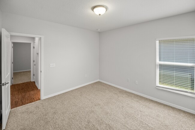 Building Photo - 1621 Town Park Ct