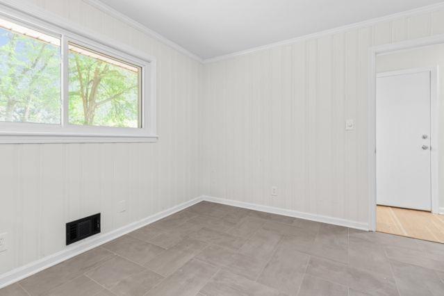 Building Photo - 8 Larose Dr SW