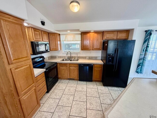 Building Photo - 13239 E 48th Dr