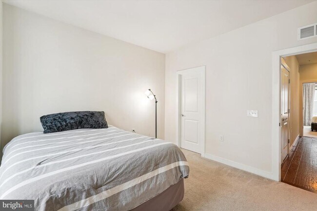 Building Photo - 13358 Sherwood Park Ln