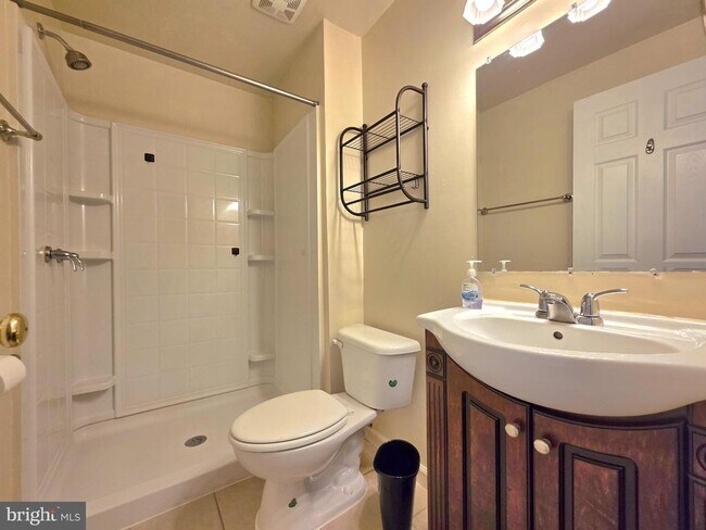 Building Photo - 3989 Hartlake St