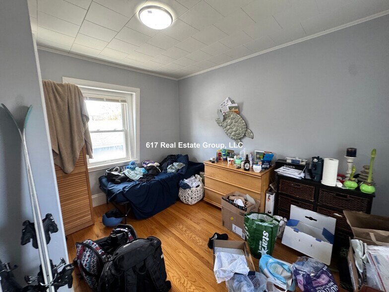 Building Photo - 27 Athol St