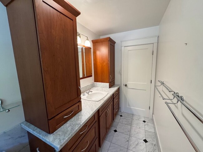 Building Photo - Beautiful updated single level Lafayette h...