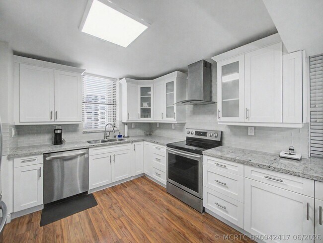 Building Photo - 18181 NE 31st Ct