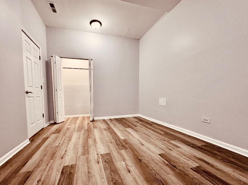 Building Photo - 2657 W North Ave