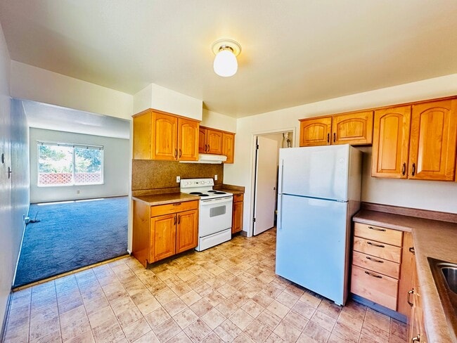 Building Photo - Downtown Benicia Duplex