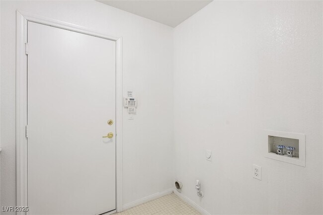 Building Photo - 3641 Yorba Linda Dr