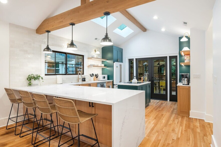 Building Photo - 2457 4th Ave W