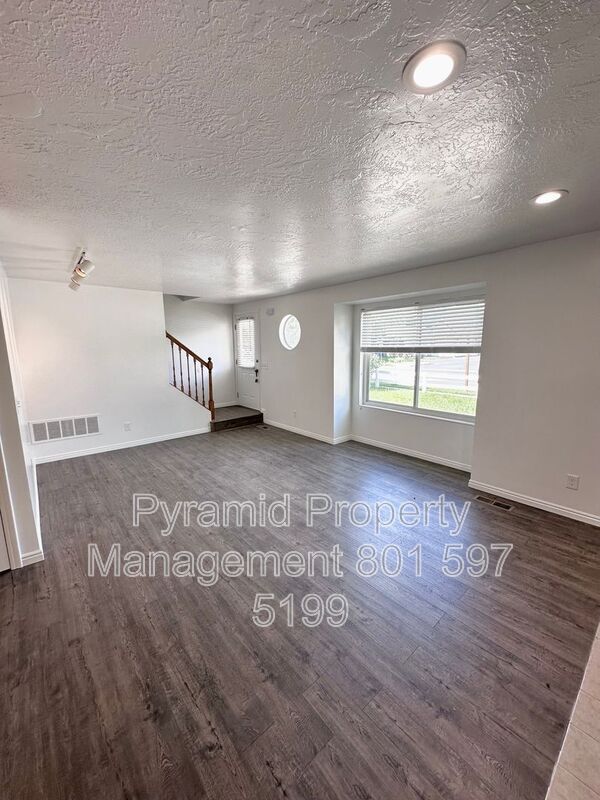 Building Photo - 1099 Shepard Ln