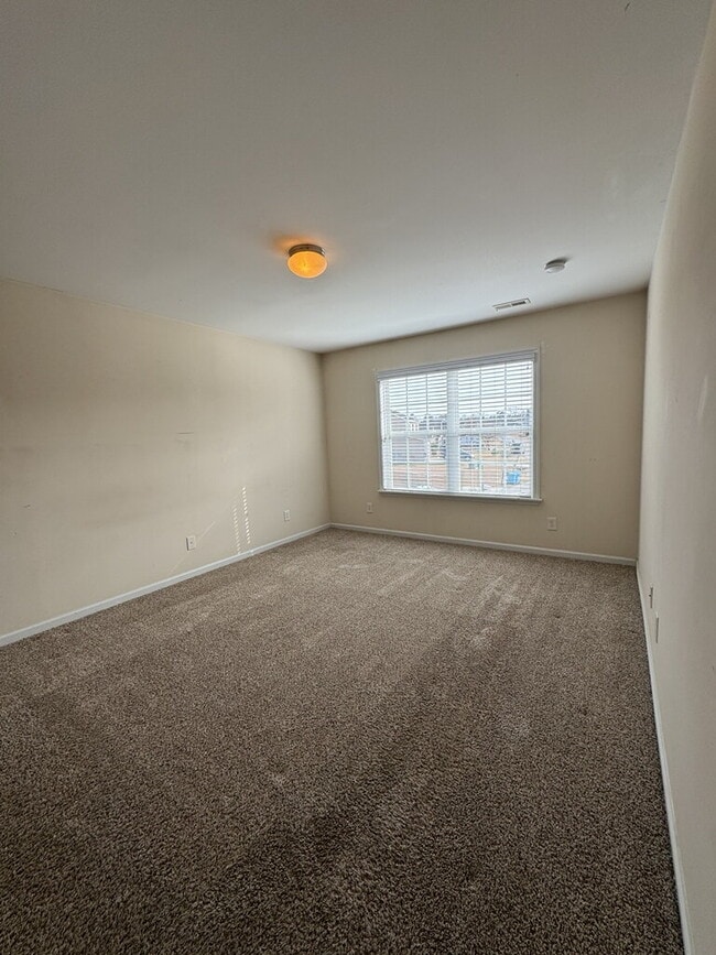 Building Photo - 200 Bonanza Dr