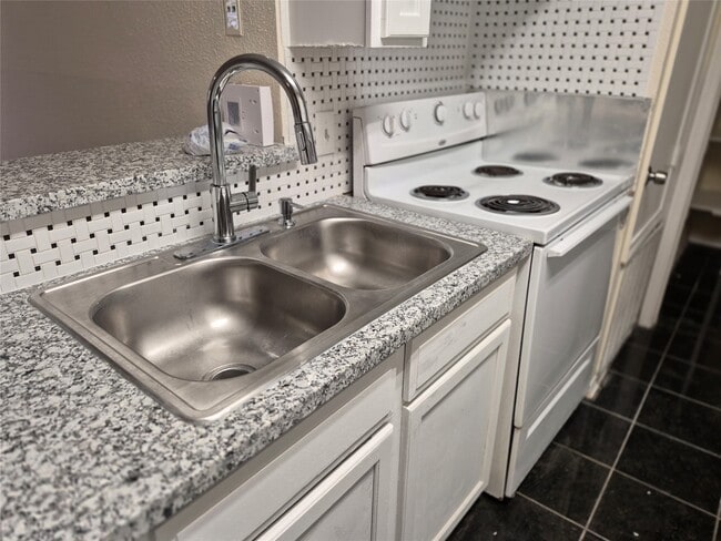 Building Photo - 10847 Braes Bend Dr