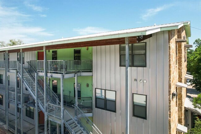 Building Photo - 1807 Poquito St