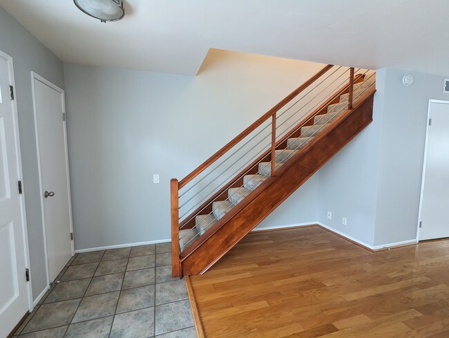 Building Photo - 3617 Caminito Carmel Landing
