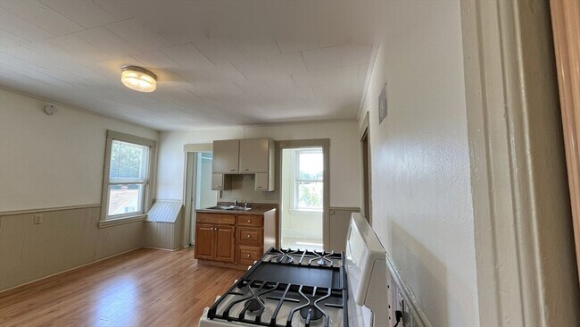 Primary Photo - 2 Thenius St