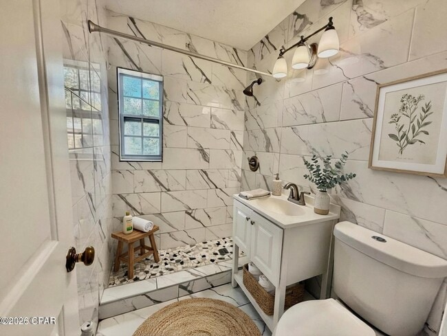 Building Photo - 1305 Flower Dr