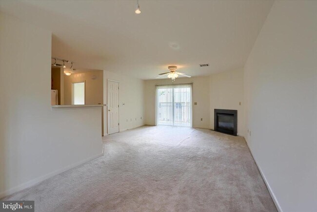 Building Photo - 136 Cardinal Ln
