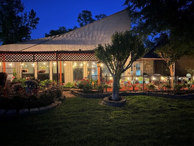 Building Photo - 728 Hogan Dr