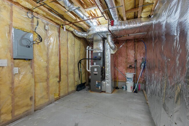 Building Photo - 41 Village Dr