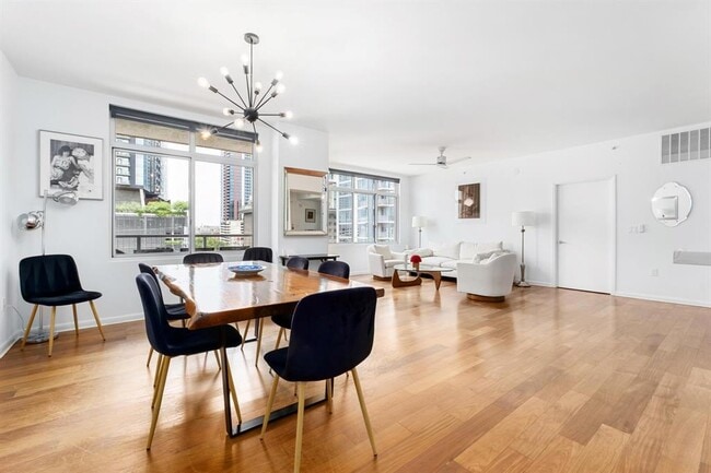 Building Photo - 54 Rainey St