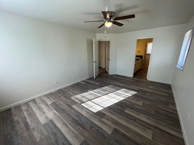 Building Photo - North Merced: $1929 Charming 3 bed 2.5 bat...