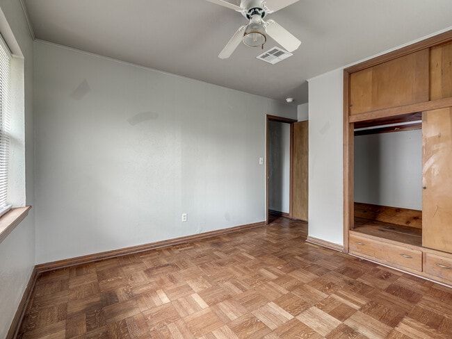 Building Photo - 1221 NE 44th St