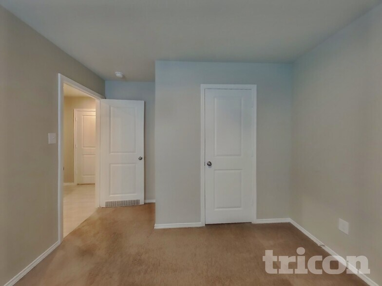 Building Photo - 7219 Lincoln Trce