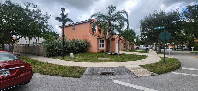 Building Photo - 1596 SE 20th Rd